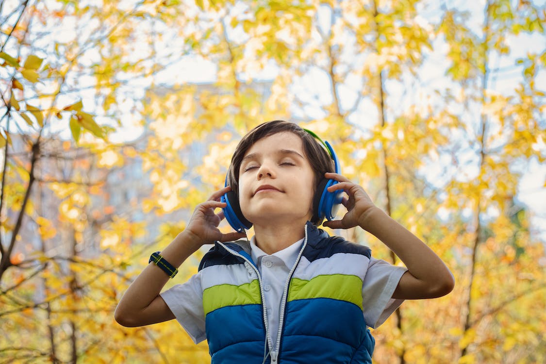 Muzica și Creșterea Copiilor: Beneficii și Recomandări
