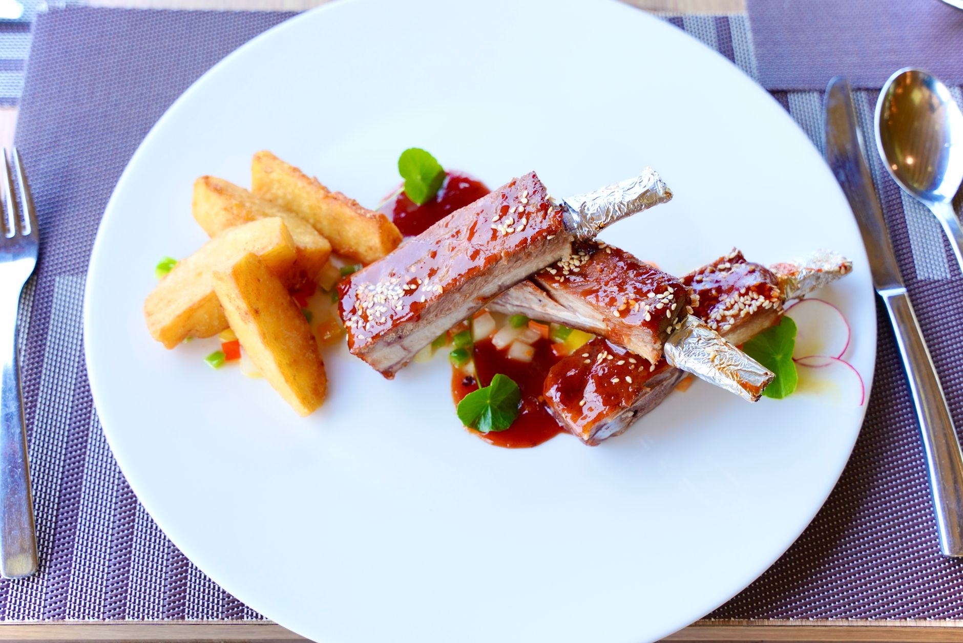 Inovare în Bucătărie: Cum Tehnologia Revoluționează Experiența Gastronomică în Industria Horeca