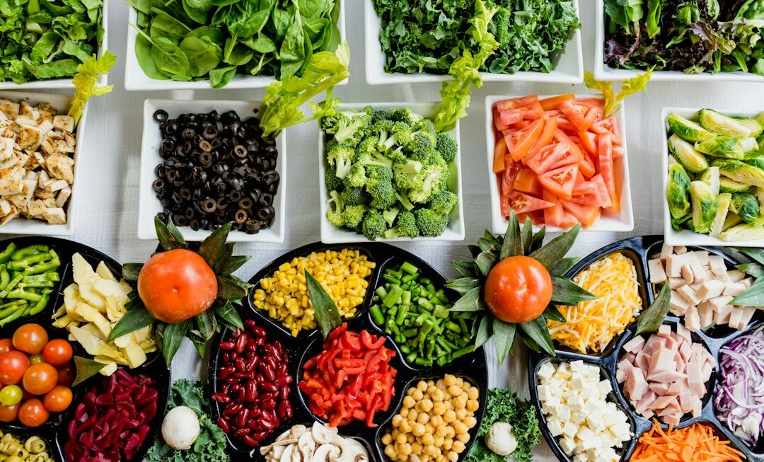 Cele mai bune practici pentru menținerea unei diete echilibrate și nutritive în timpul călătoriilor