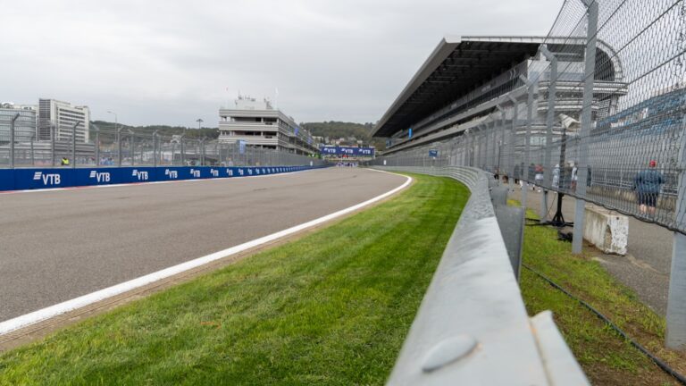 Cum găsești instructori pentru condus sportiv