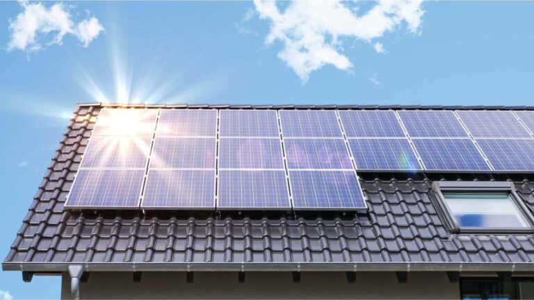 Cum să creezi un sistem de backup pentru panouri fotovoltaice