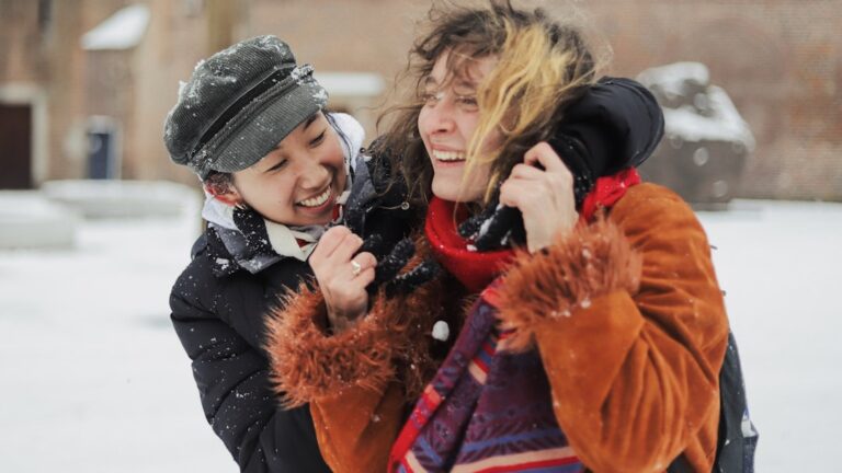 Arta de a cultiva prietenii autentice: Strategii pentru relații durabile