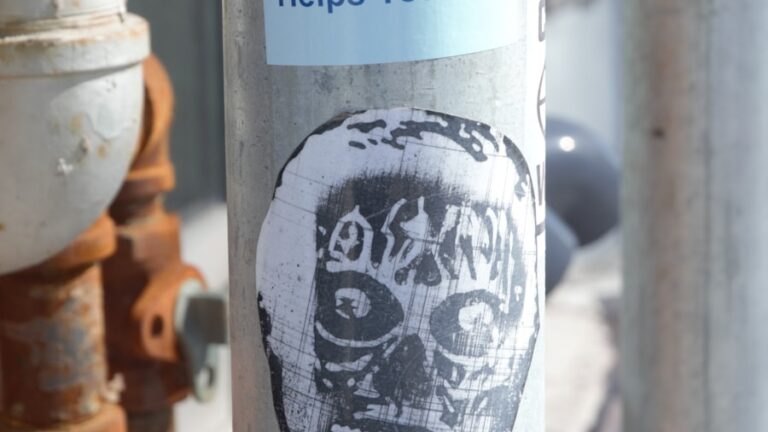 Ghidul urban de auto-reflecție creativă: Cum să găsești răspunsurile în liniștea orașului