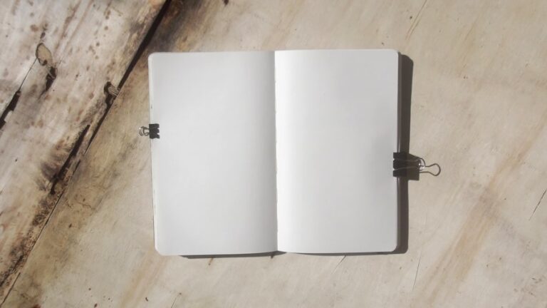 Secretele unei vieți pline de explorare interioară: Folosește journaling-ul pentru auto-cunoaștere