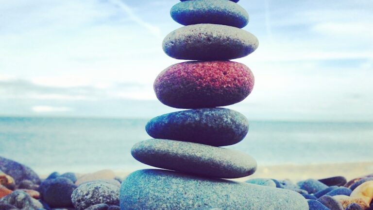 Călătorie în lumea exercițiilor de mindfulness: Tehnici pentru a te elibera de stres