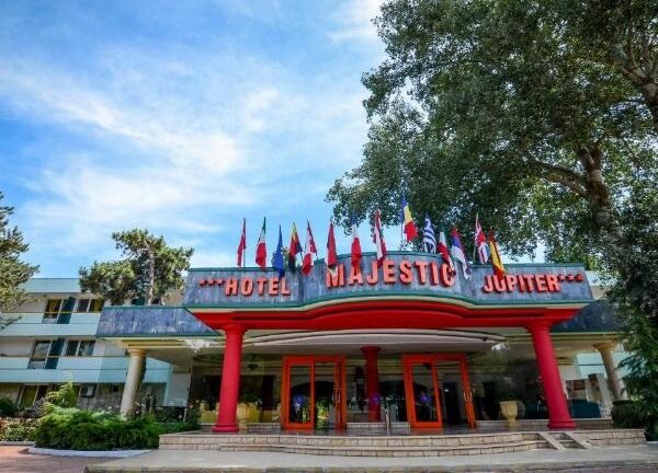 Spectacole de vară la Hotel Majestic Jupiter   Distracție, muzică și emoții pe litoral