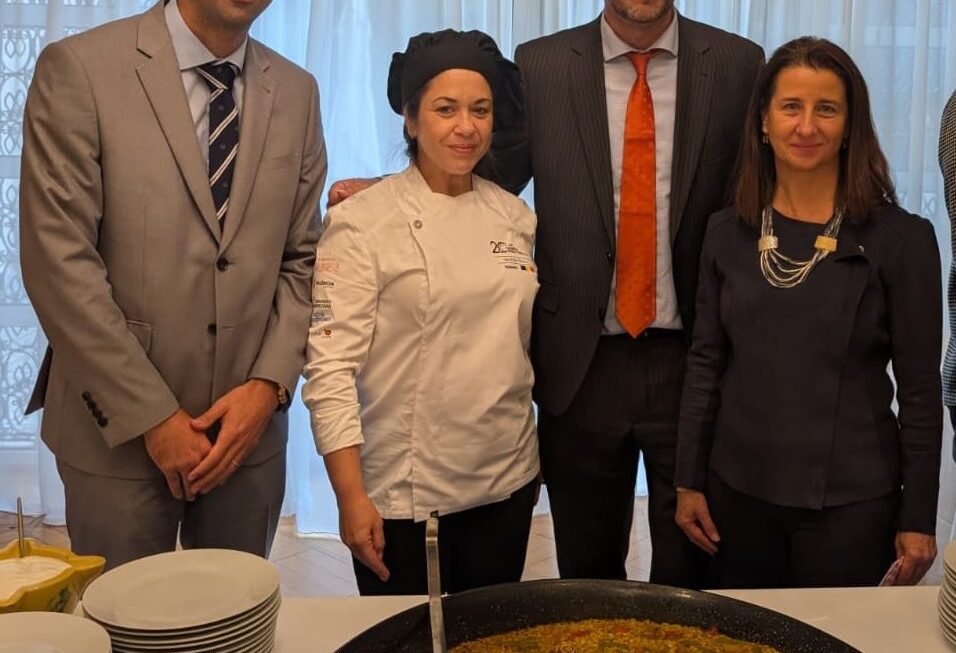 Ambasada Spaniei a sărbătorit „Ziua Mondială a Paellei 2025” la București printr-un eveniment dedicat gastronomiei și turismului valencian