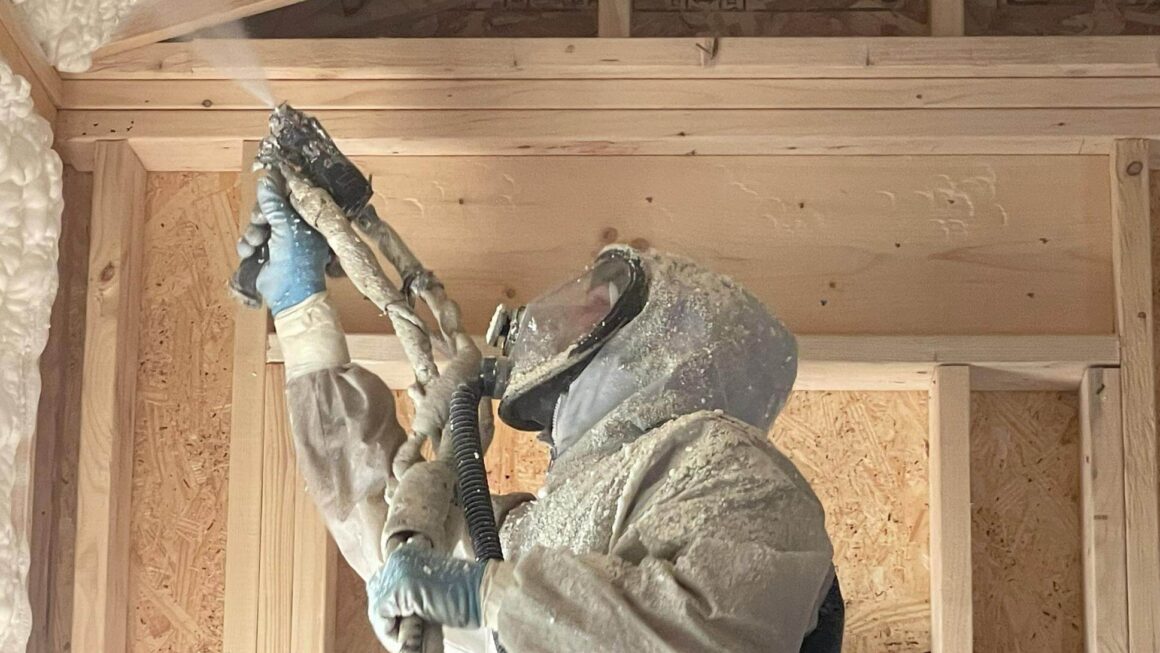 Soluția modernă de termoizolație: spumă poliuretanică aplicată professional