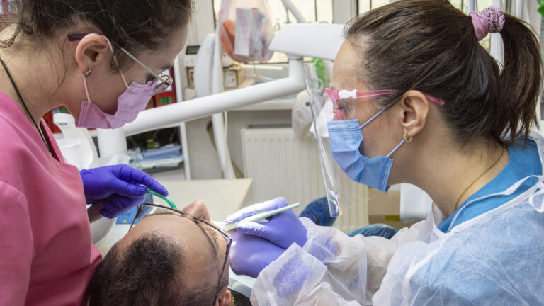 Implant dentar digital – precizie milimetrică pentru rezultate perfecte
