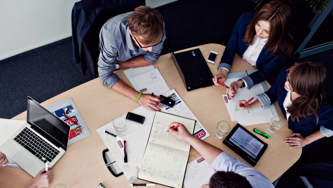 Ghid complet AHP Consulting: de la angajări la înființarea firmei