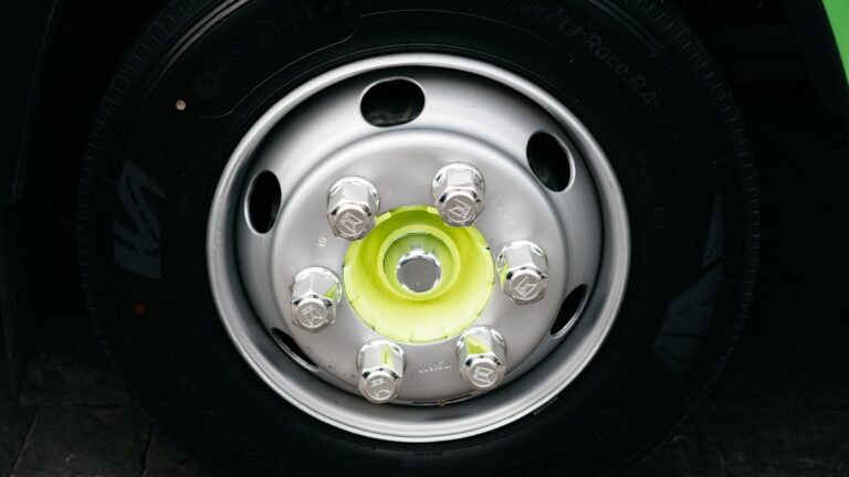 Cum să schimbi plăcuțele de frână