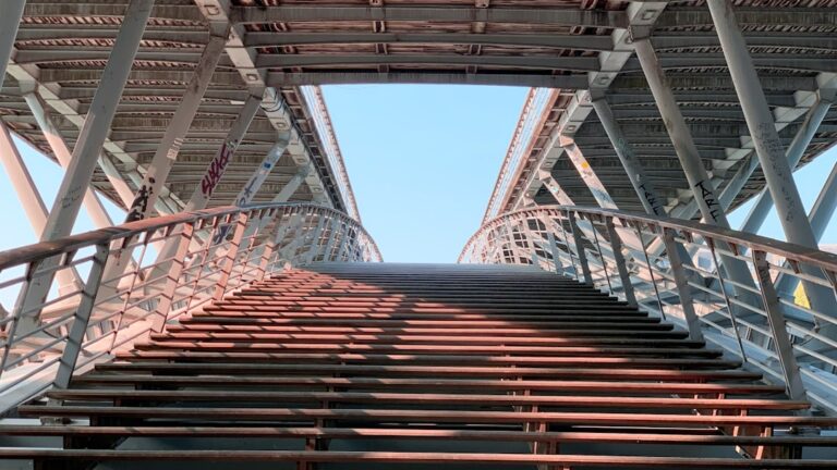 De ce progresul lent este progres real